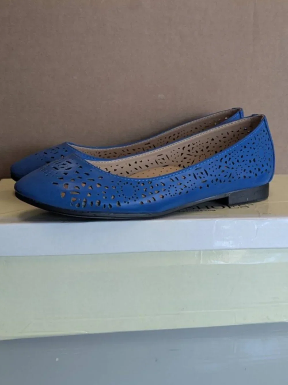 Annie Comfort brand blue laser-cut ballet flats, Size 6 - O